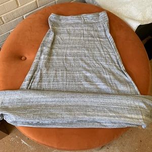 Long grey skirt tight at the top and loose at the bottom